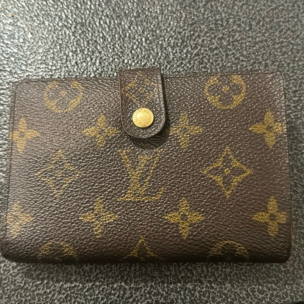 Kisslock Louis Vuitton wallet